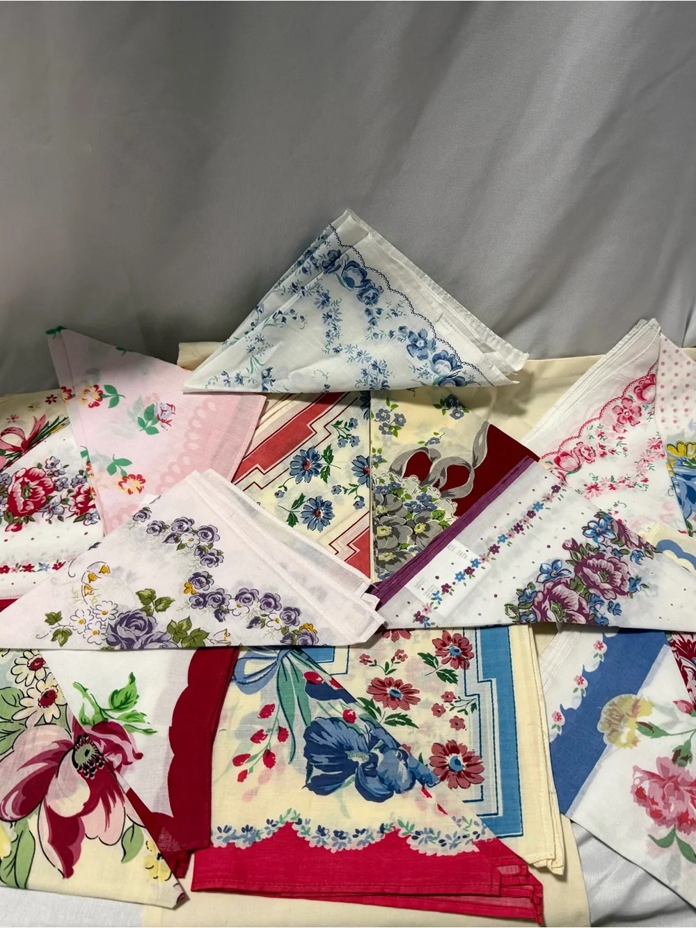 NEW Moda Home Slices of Bread Retro Floral Handkerchief Gift Set - 16 Pack
